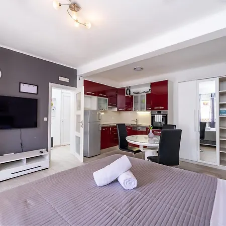 Feather - With Terrace