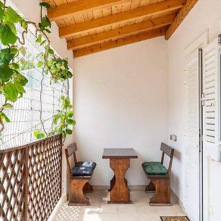 Feather - With Terrace